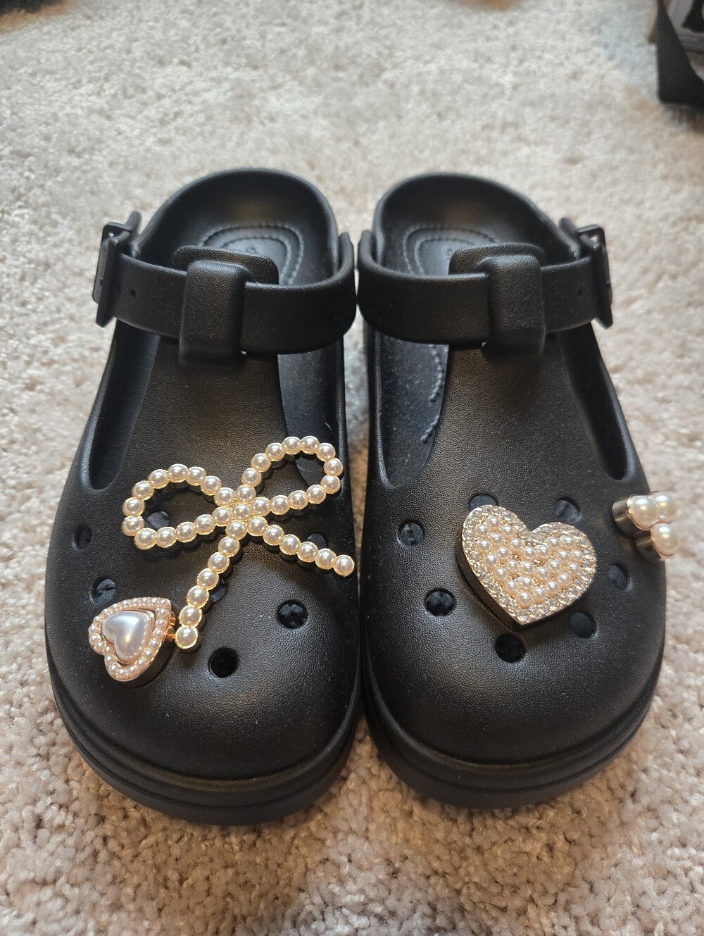 NWOT!! CROCS Classic Mary Janes with Pearl Heart & Bow Jibbitz. Size 8